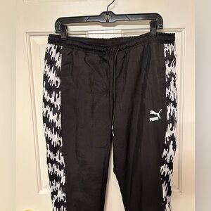 PUMA Women’s Track Pants Size Medium